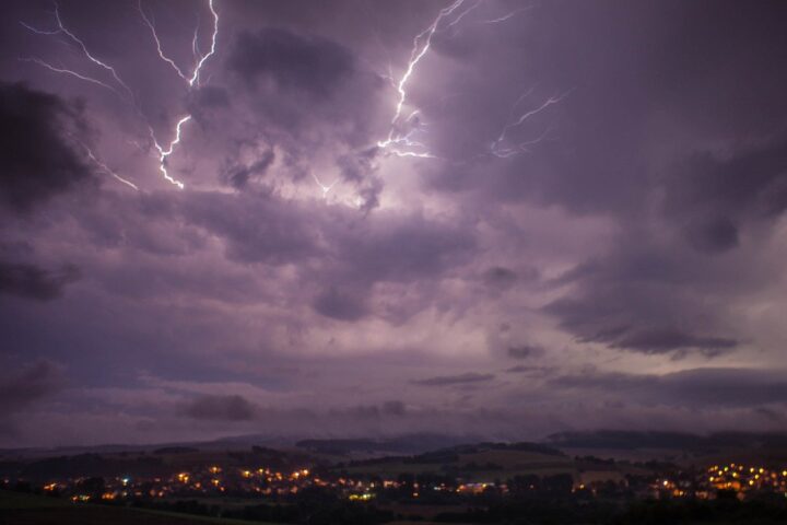 Status Yellow thunderstorm warning for ten counties