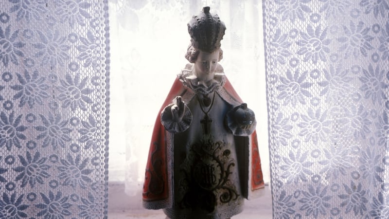 Why is the Child of Prague statue associated with Irish weddings and weather?