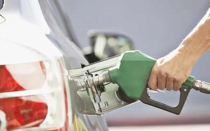 How are fluctuating oil prices affecting motorists at the pumps?