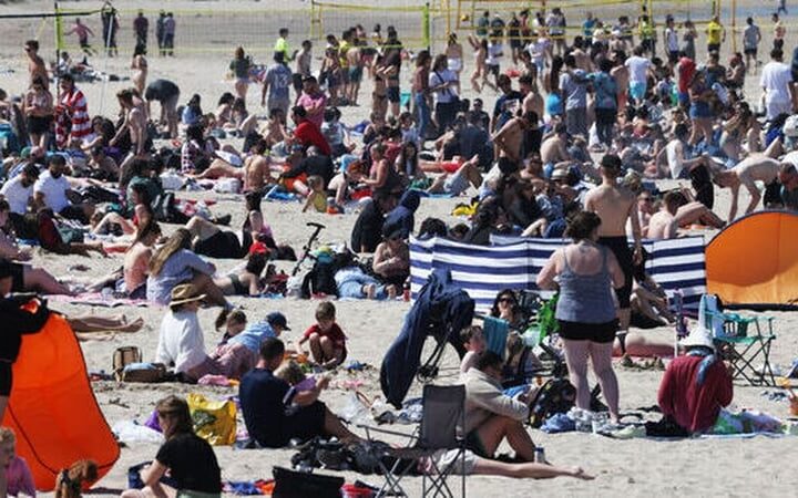 Temperatures to hit 29C in Ireland, with UK under amber heat alert