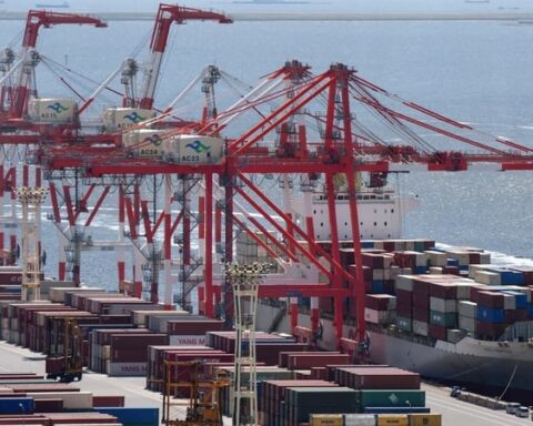 Harris to tell forum that 10% US tariffs are 'new normal'