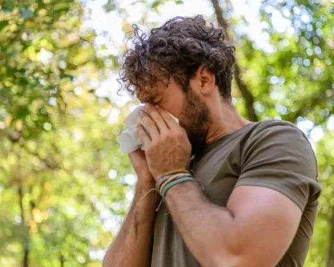 More people presenting with hay fever due to high pollen levels