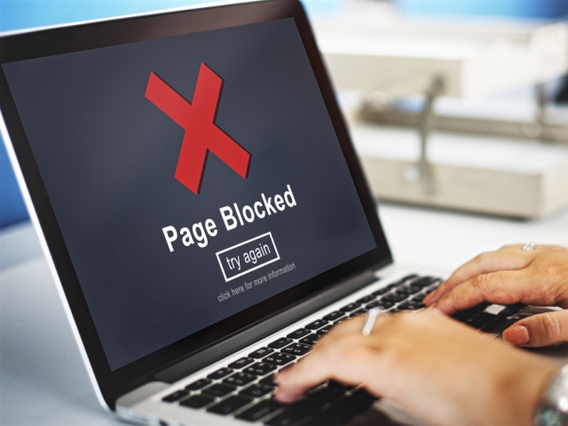 Russia moves to penalize online searches for banned content amid deepening digital clampdown
