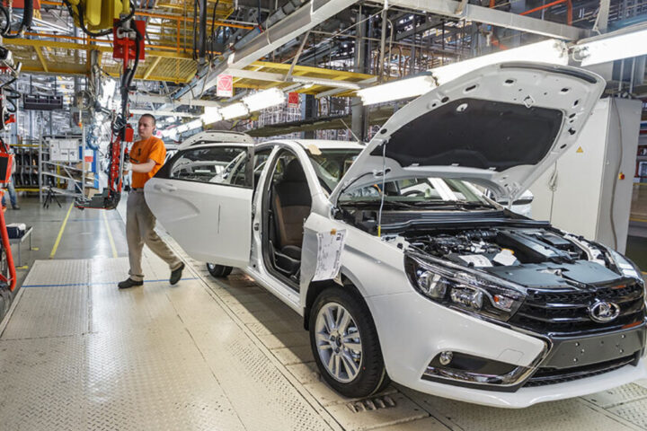 Russian car market shrinks sharply amid soaring interest rates and economic uncertainty