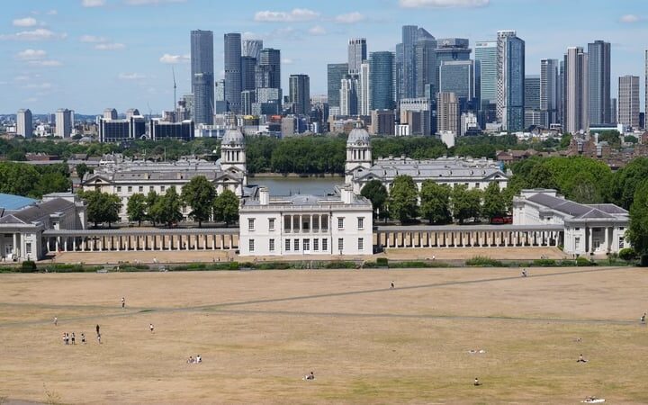 UK temperatures to hit 33C amid third summer heatwave