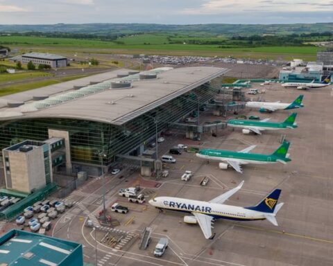 What does data tell us about migration to and from Ireland?