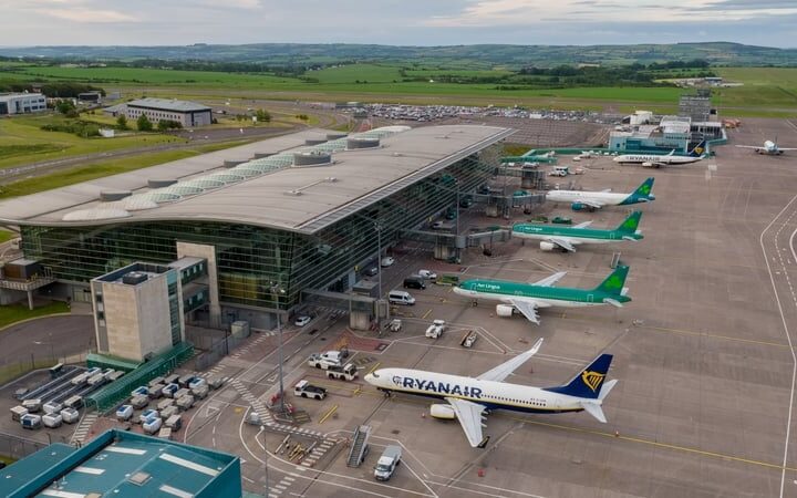 What does data tell us about migration to and from Ireland?
