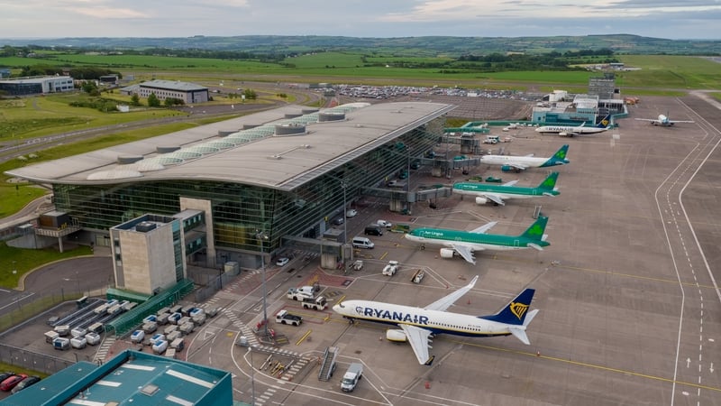 What does data tell us about migration to and from Ireland?