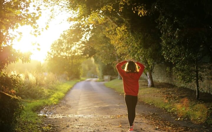 Why has 'Japanese walking' become an online health trend?