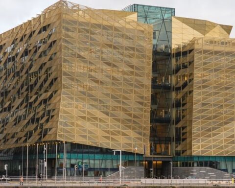 Central Bank warns Govt Budget package 'too large'