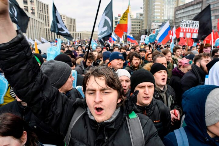 Protests Erupt Across Russian Cities Over Internet Restrictions
