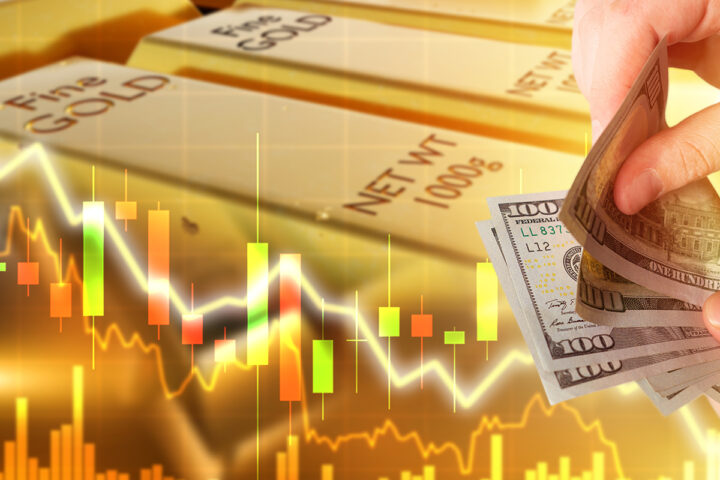 Gold Falls as Dollar Gains, Trump Trade Policies Loom