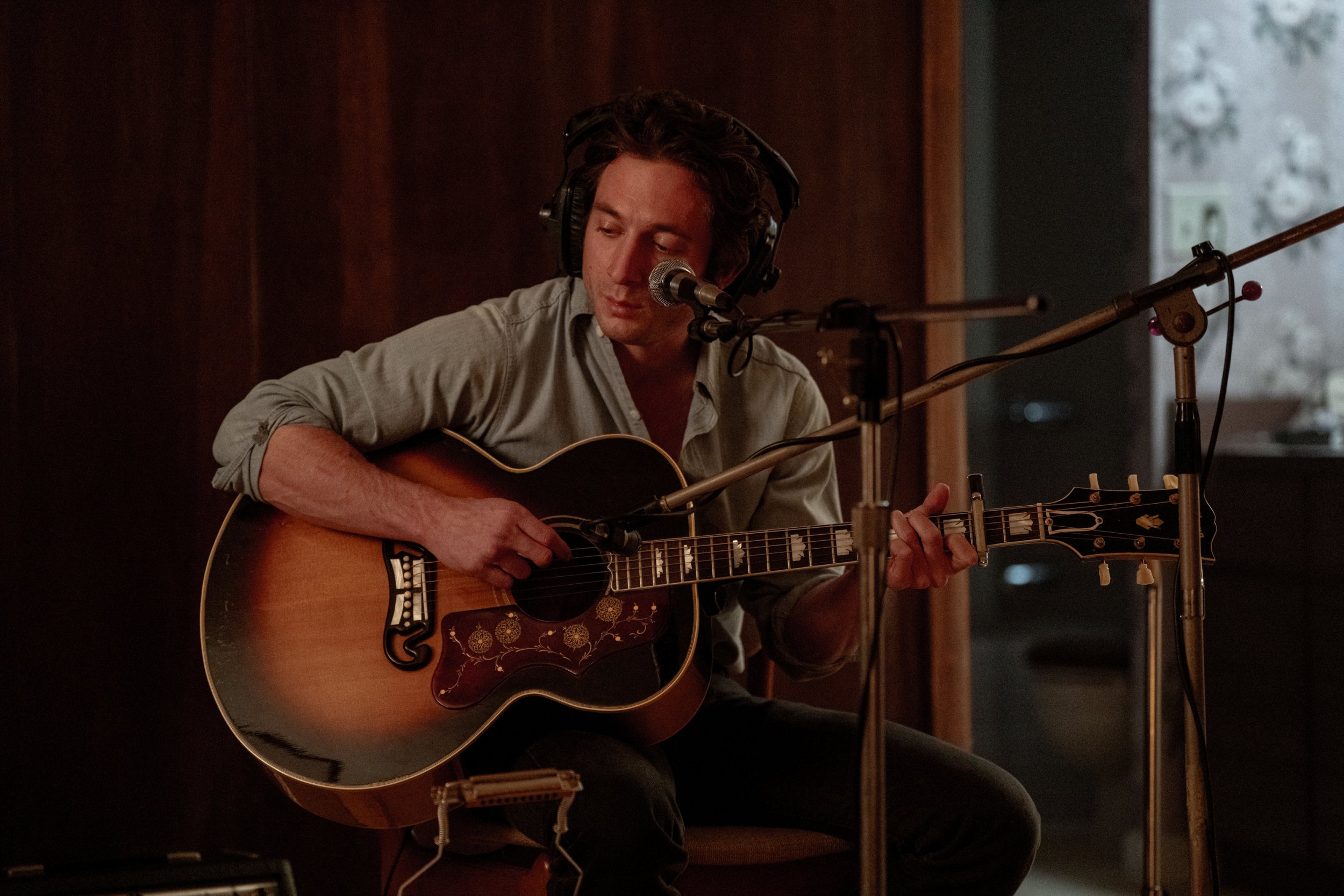 Jeremy Allen White's portrayal of Bruce Springsteen fails to elevate the biopic's narrative