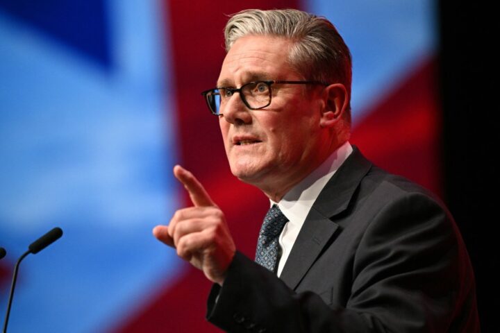 Keir Starmer blames Brexit for Channel migrant crisis and criticizes Nigel Farage