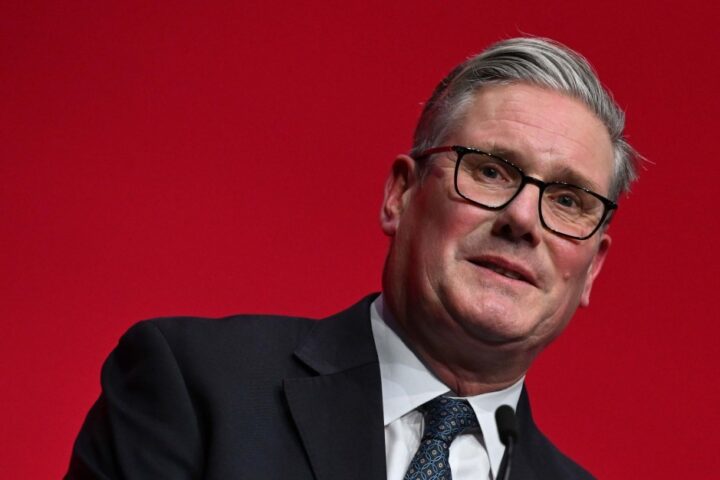 Keir Starmer proposes cuts to benefits for young people with mental health issues