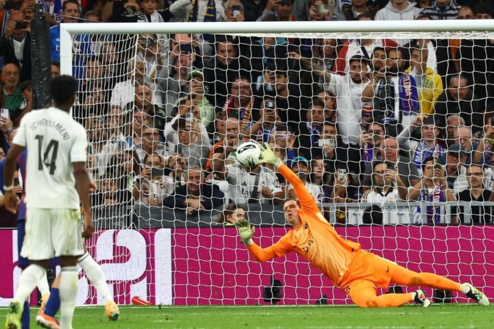 Referee sparks outrage with controversial penalty decision in El Clasico match