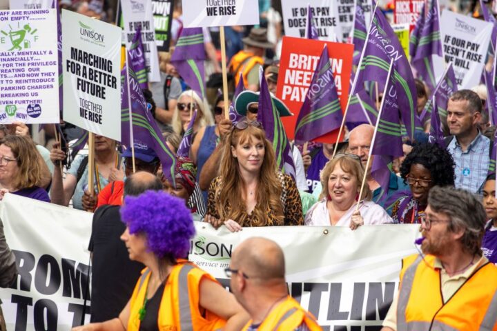 Tory peer calls for changes to workers’ rights bill to protect staff from online sanctions
