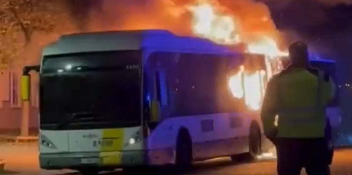 Barcelona issues statement after bus fire involving fans before Champions League match