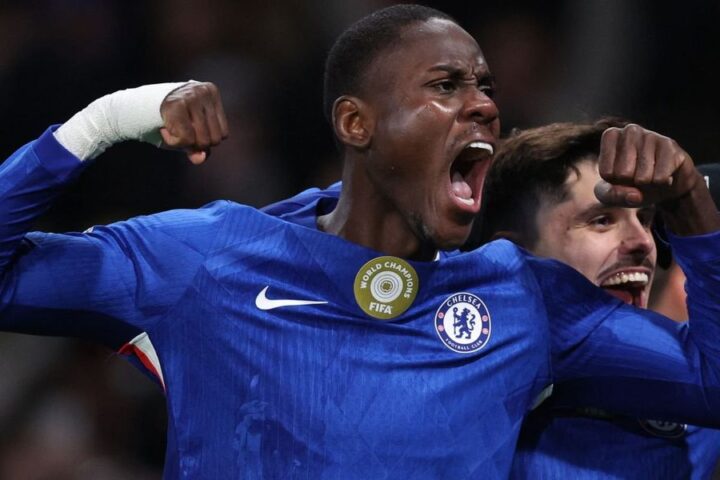 Chelsea holds Arsenal to 1-1 draw despite being down to 10 men