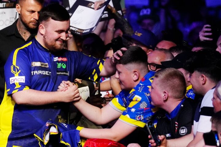 Darts players instructed to speed up walk-ons and limit fan interactions during tournament