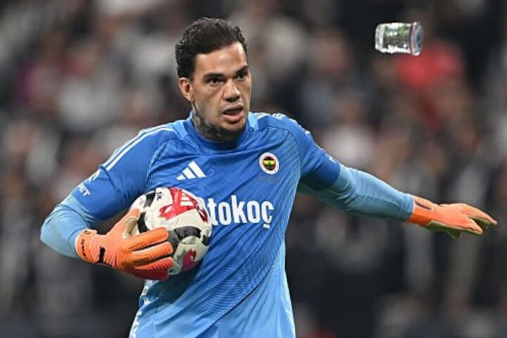 Ederson reacts to crowd abuse during Istanbul derby after leaving Premier League