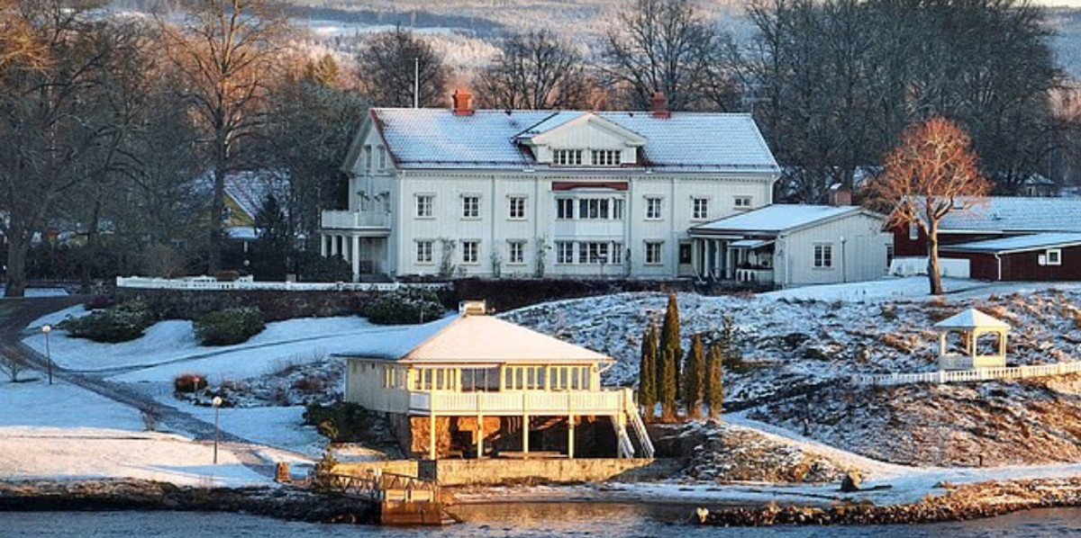 Family of former England manager Sven-Göran Eriksson sells lakeside mansion to settle £8 million debt