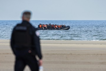 Home Office to end free taxis for migrants accessing NHS services