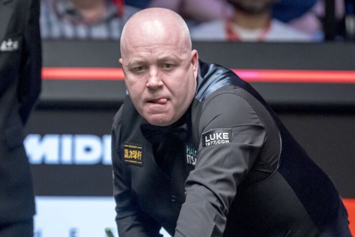 John Higgins criticizes 'pathetic' snooker table at Riyadh Championship, prompting official response