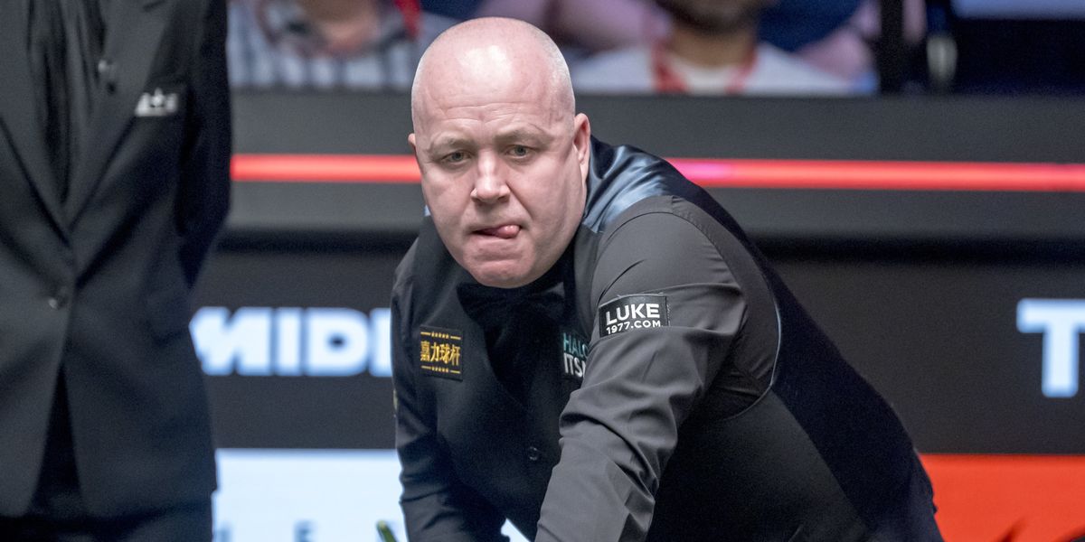 John Higgins criticizes 'pathetic' snooker table at Riyadh Championship, prompting official response