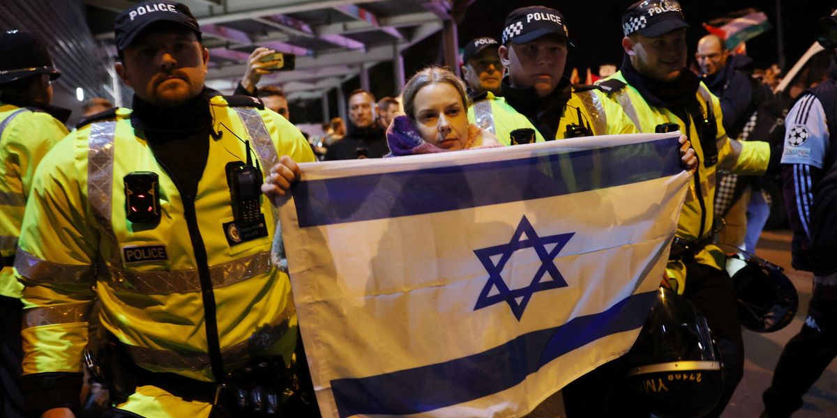 Maccabi Tel Aviv chief criticizes UK's unprecedented fan ban during Aston Villa match