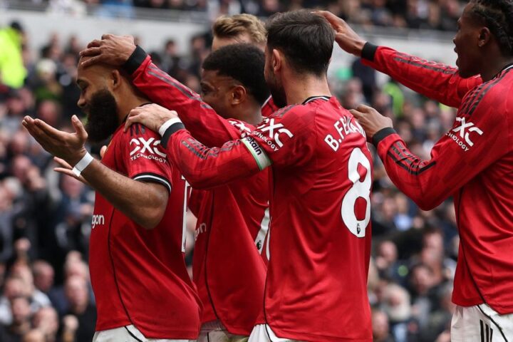 Matthijs de Ligt's last-minute header secures draw for Manchester United against Tottenham