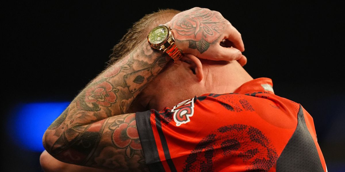 Michael Smith emotional after return from injury at Grand Slam of Darts