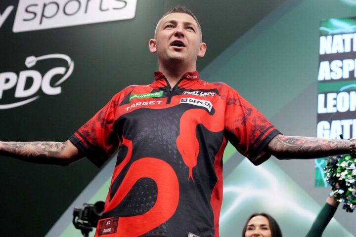 Aspinall overcomes cheeky scare from Gates to secure World Darts Championship victory
