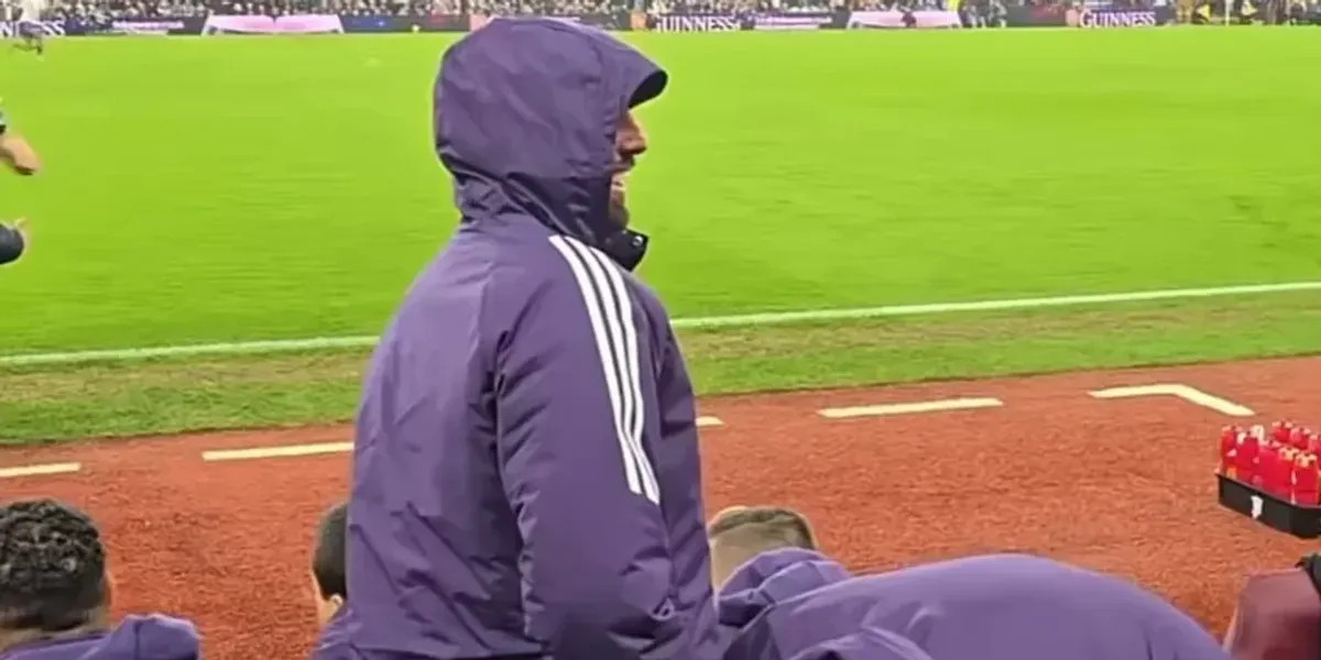 Bruno Fernandes exchanges words with Aston Villa fans amid Manchester United defeat