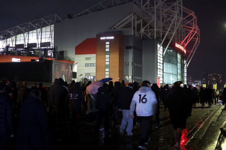 Delays frustrate Manchester United fans outside Old Trafford ahead of West Ham clash