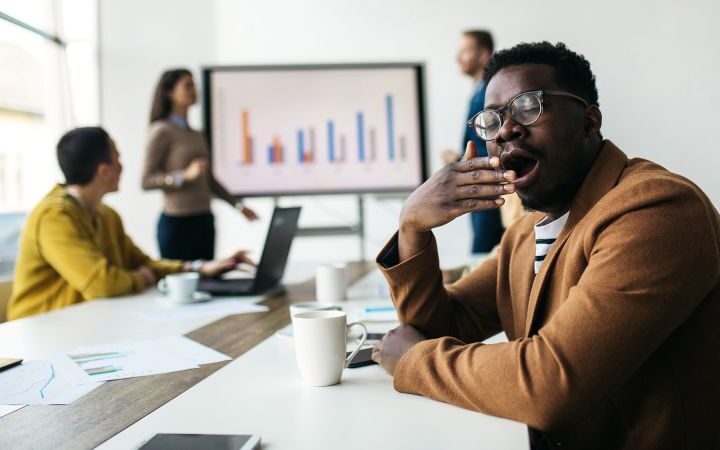 Expert tips on staying alert during meetings and overcoming daytime sleepiness