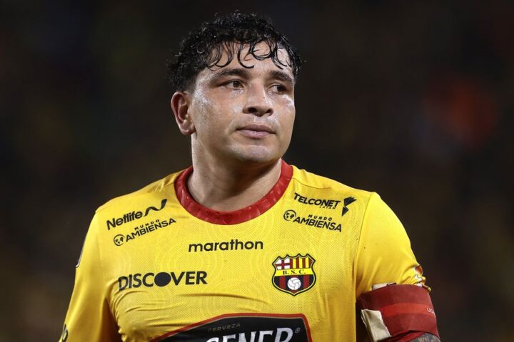 Footballer Mario Pineida shot dead in drive-by shooting in Guayaquil