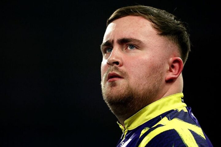 Luke Littler advances to World Darts Championship third round with win over David Davies