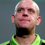Michael van Gerwen's hopes dashed after 4-1 defeat to Gary Anderson at World Darts Championship