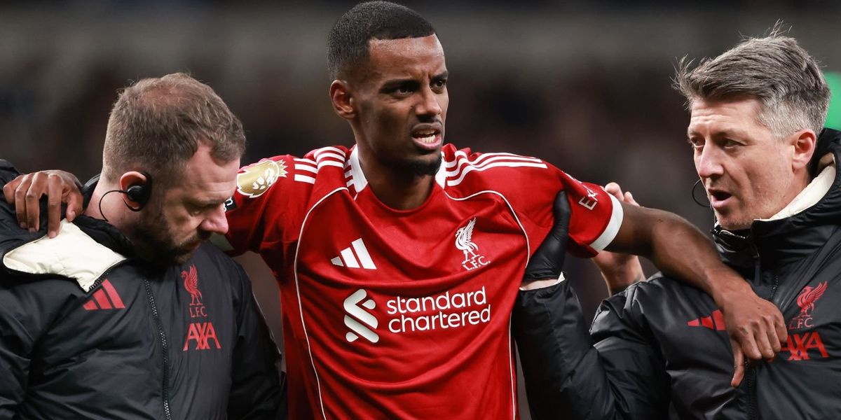 Micky van de Ven messages Alexander Isak after serious injury in Tottenham-Liverpool match