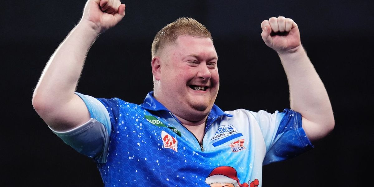Ricky Evans outlasts James Wade in thrilling upset at World Darts Championship