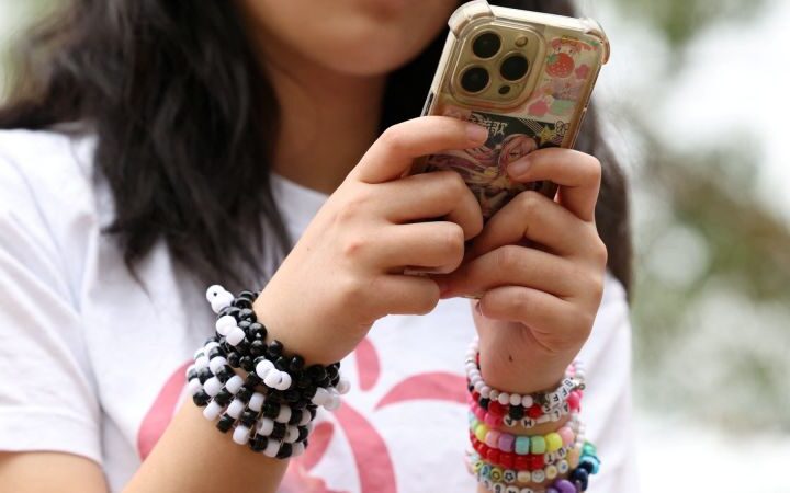 Should parents in other countries consider adopting Australia's social media ban for children?