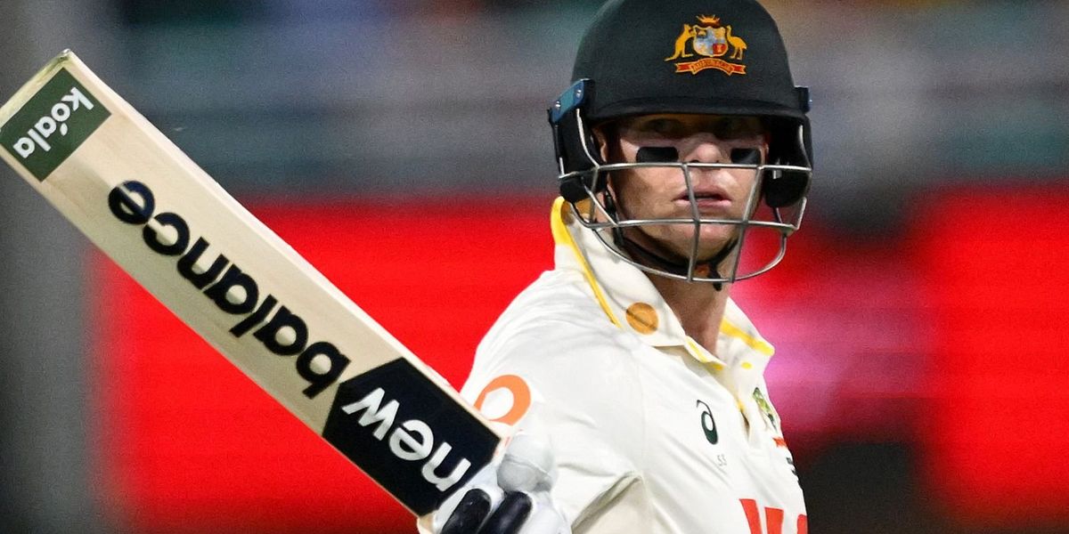 Steve Smith uses black tape for glare reduction in Ashes Test against England