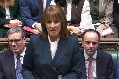 UK economy contracts 0.1% in October as businesses delay investments amid tax hike concerns