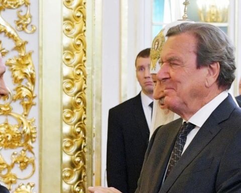 Former German chancellor calls for renewed energy ties with Russia despite ongoing war