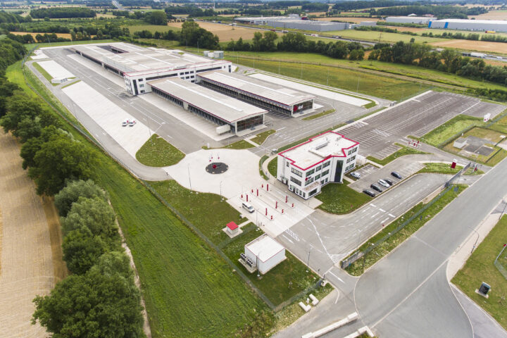 Sanctions breach uncovered as goods reach Russia through covert German postal channel