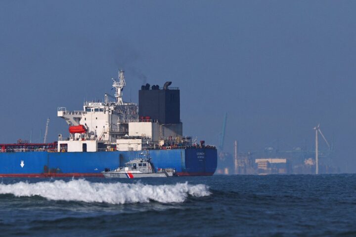 Spain escorts suspected Russian “shadow fleet” tanker instead of detaining it