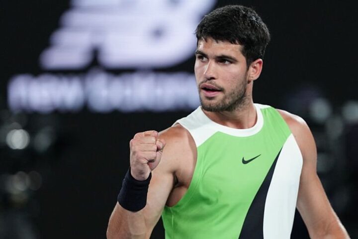 Carlos Alcaraz advances to Australian Open semi-finals after defeating Alex de Minaur in straight sets