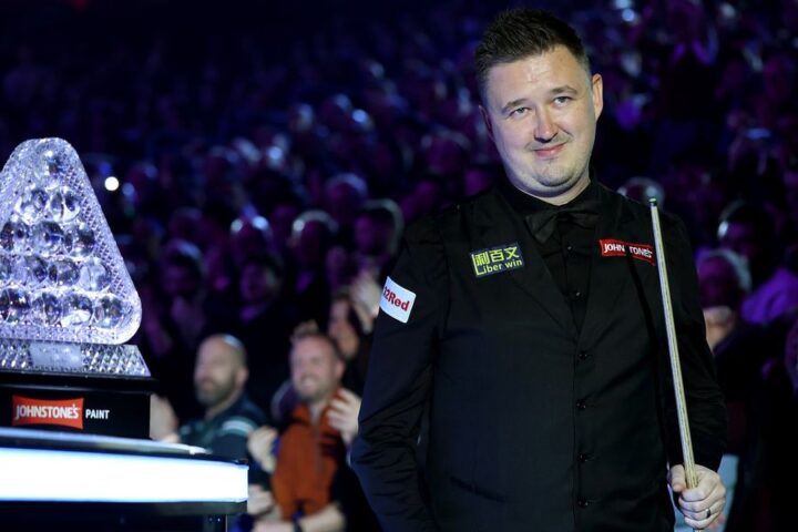 Kyren Wilson claims Snooker Masters title and £350,000 prize after beating John Higgins