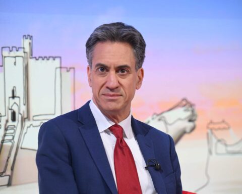 Ministers urge energy firms to credit government for upcoming bill reductions